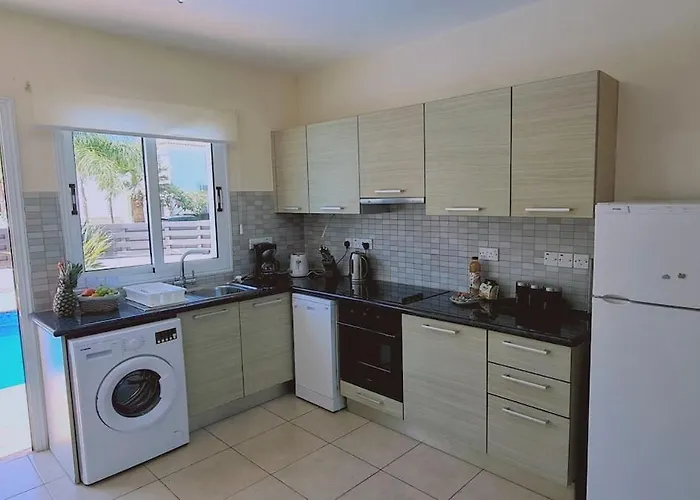 Sunny Bay * Protaras