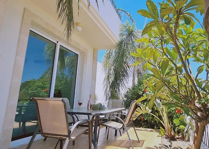 Sunny Bay Villa Protarász