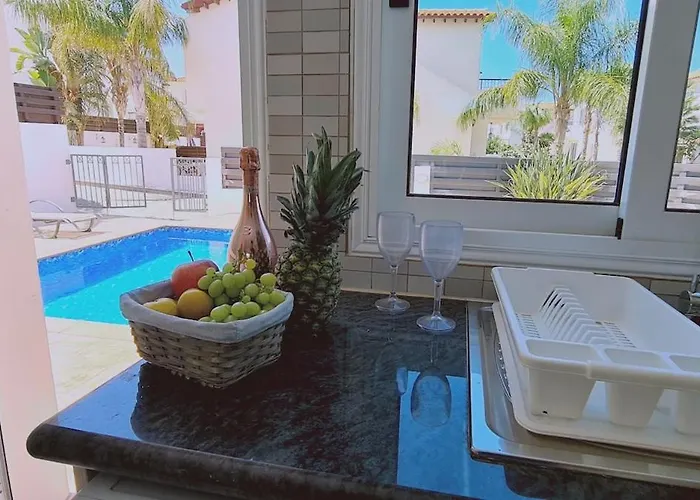 Sunny Bay * Protarász