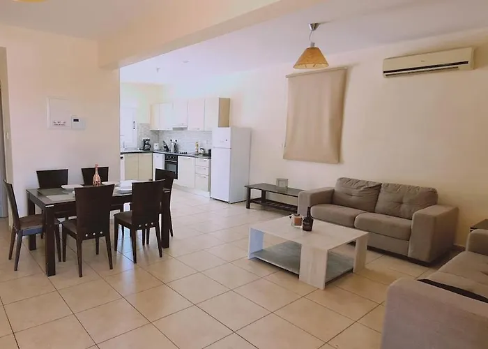 Sunny Bay Villa Protarász